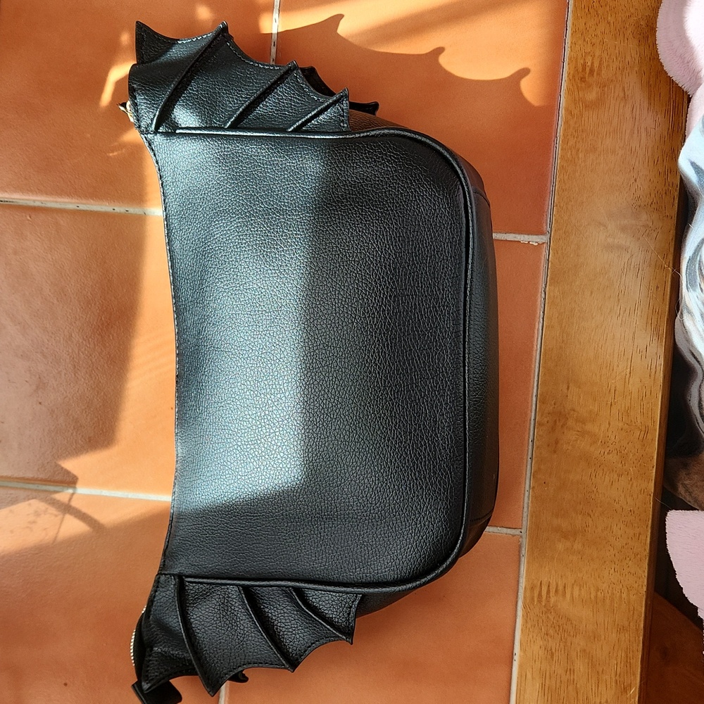 JEFFREE STAR BAT WINGED MAKUP BAG NEW WITHOUT TAGS - Picture 3 of 3